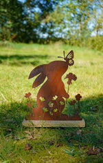 Lade das Bild in den Galerie-Viewer, Hase -Amy- auf Fichtenholz
